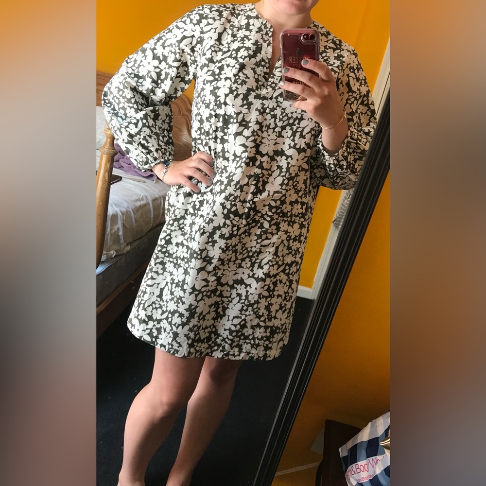 Lou & Grey. Beautiful grey dress, size S. Only worn once!